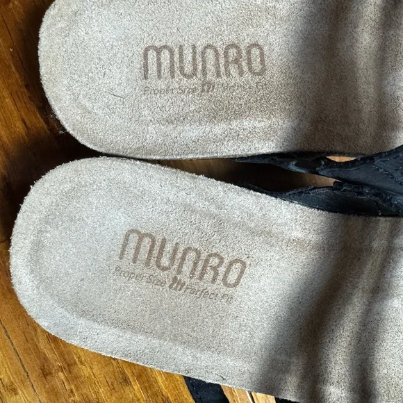 Munro Women’s Camila Slip-On Strappy Leather Walking Wedge Sandal Black Size 8 - Picture 11 of 12